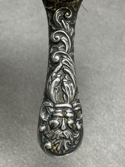 Brosse à cheveux. 
Argent Sterling embossé...