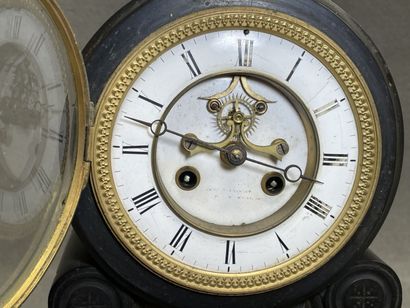 Pendule borne en marbre noir fin XIX°
42.5...