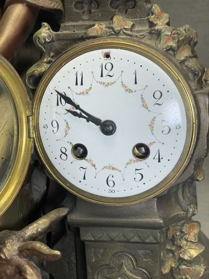 Pendule en régule sur socle en marbre fin...