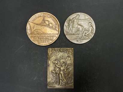 Lot de trois médailles en bronze
- Paquebot...
