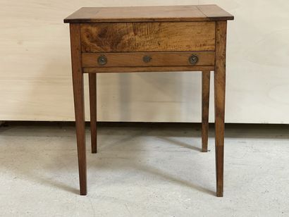 Petit bureau de change en noyer. 
XIX°
70...