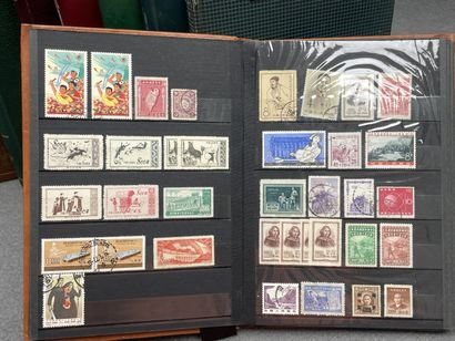 Collection de 12 albums de timbres oblitérés,...