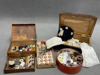 Lot de couture, boutons, dentelles...