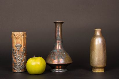 Ensemble de trois vases Art nouveau. 
H....