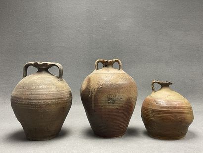 Trois toules en grès de Puisaye fin XIX°...