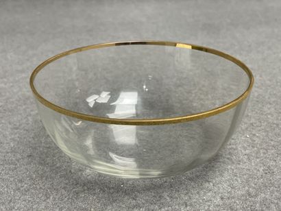 Quatre rince doigts en verre. 
H. :4,5 cm....