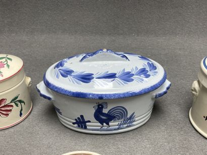 Ensemble de 13 terrines en faience, principalement...