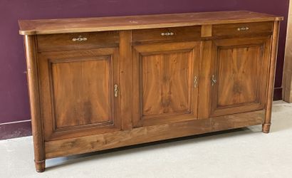 Buffet enfilade en merisier ouvrant à trois...