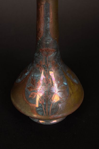 Ensemble de trois vases Art nouveau. 
H....