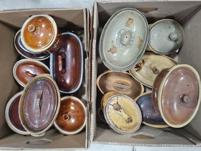 Deux cartons de 16 terrines en terre cuite,...