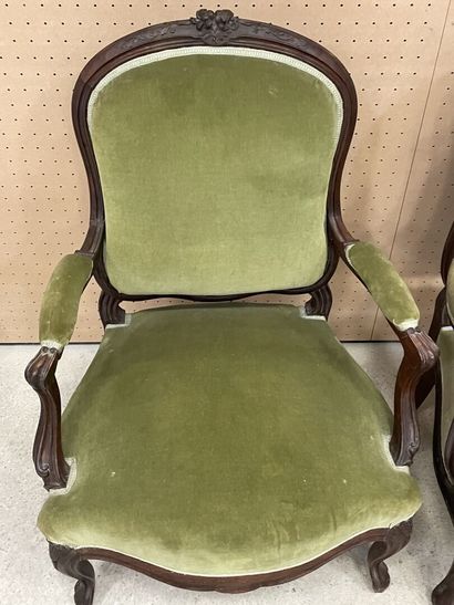 Paire de fauteuils à dossier plat en palissandre...
