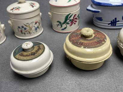 Ensemble de 13 terrines en faience, principalement...