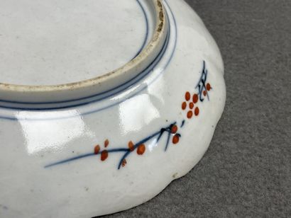 Asie. 
Deux assiettes en porcelaine Imari....