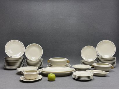 RAYNAUD à Limoges:
Service de table en porcelaine...