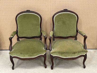Paire de fauteuils à dossier plat en palissandre...