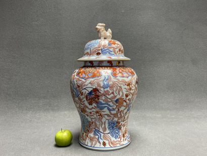 Potiche couverte en porcelaine de Chine à...