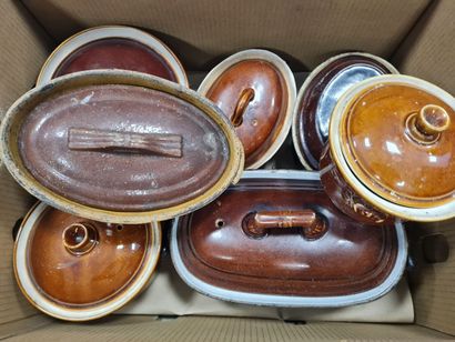 Deux cartons de 16 terrines en terre cuite,...