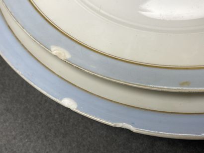 Partie de service de table en porcelaine...
