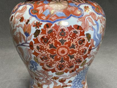 Potiche couverte en porcelaine de Chine à...