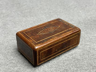 - Tabatière en corne
-Tabatière en bois
-...