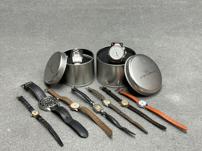 Lot de montres :
- Deux montres d' homme...