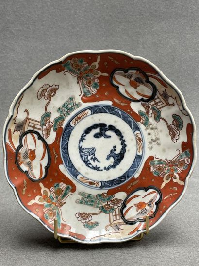 Asie. 
Deux assiettes en porcelaine Imari....