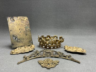 Eléments de décoration en bronze et laiton....