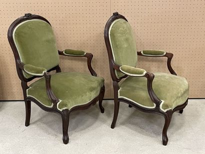 Paire de fauteuils à dossier plat en palissandre...