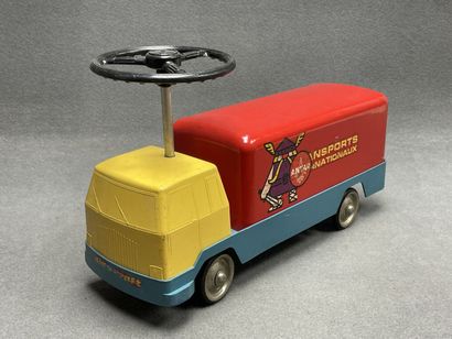 Kiddicraft, France. 
Camion-pousseur enfant...