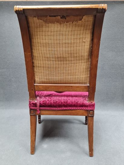 Fauteuil d'enfant en acajou, dossier renversé...