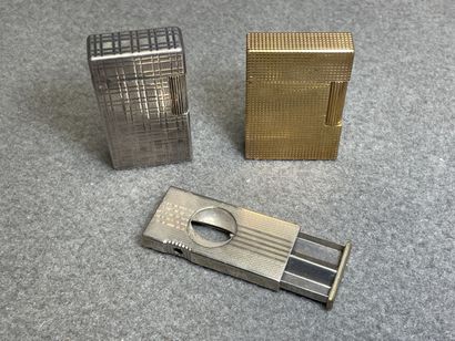 DUPONT
Briquet en métal doré.

On y joint...