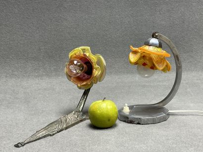 Deux luminaires:
- Applique murale en alliage...