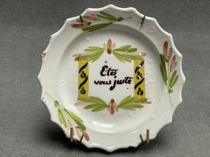 Pichet trompeur et assiette en faïence marquée...