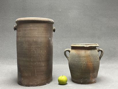 Grand pot à saler en grès et un autre plus...