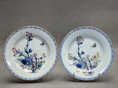 Paire d'assiettes en porcelaine de Chine...