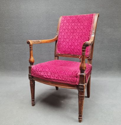 Fauteuil d'enfant en acajou, dossier renversé...