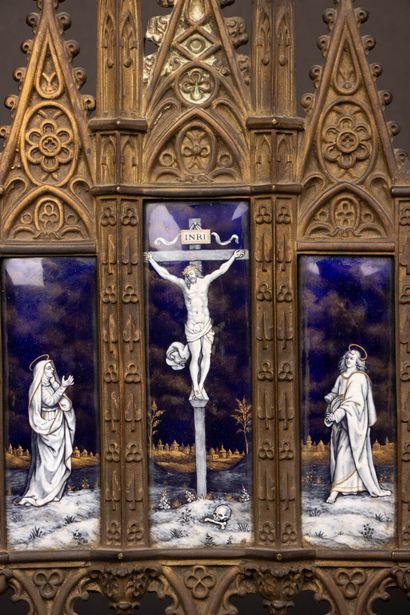 Triptyque en bronze néo-gothique à décor...