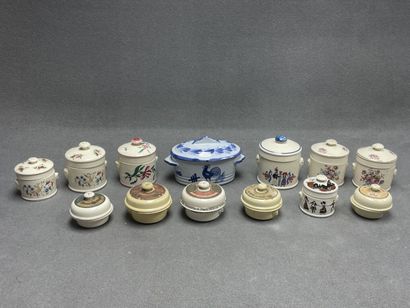 Ensemble de 13 terrines en faience, principalement...