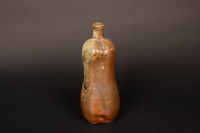 Vase en grès de la Borne ou de Puisaye signé...
