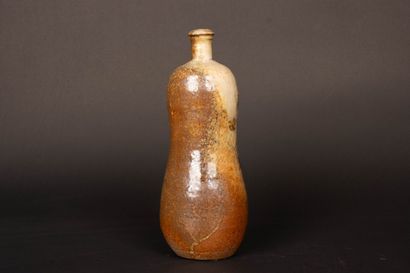 Vase en grès de la Borne ou de Puisaye signé...