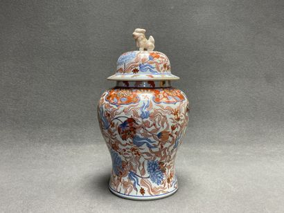 Potiche couverte en porcelaine de Chine à...