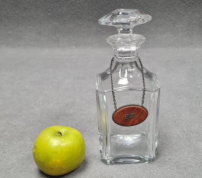 BACCARAT: Carafe en cristal, étiquette en...