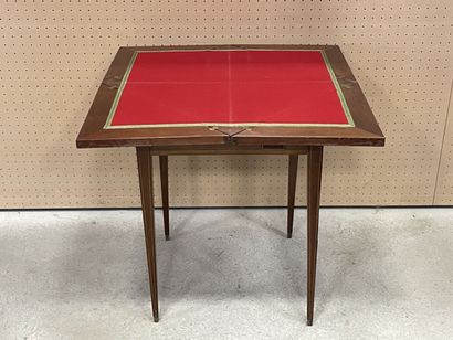 x
Table à jeux en mouchoir, en placage d'acajou
Style...