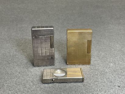 DUPONT
Briquet en métal doré.

On y joint...