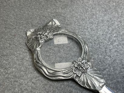 Loupe de bureau formant coupe-papier en métal...