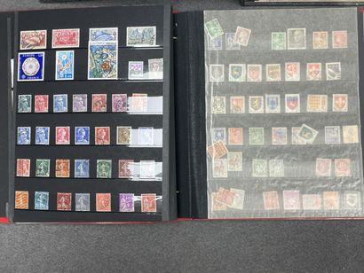 Cinq albums de timbres