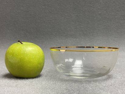 Quatre rince doigts en verre. 
H. :4,5 cm....