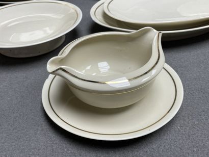 RAYNAUD à Limoges:
Service de table en porcelaine...