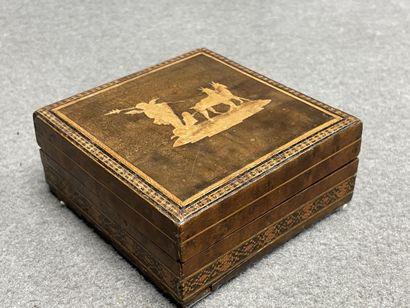 - Tabatière en corne
-Tabatière en bois
-...