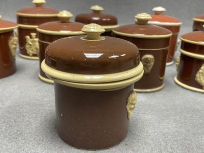 Ensemble de 15 terrines rondes en faience...